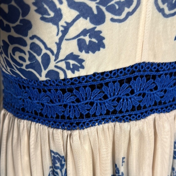 A Calin by Flying Tomato Elegant Cream and Blue Floral Maxi Dress. Size Small - Picture 3 of 9